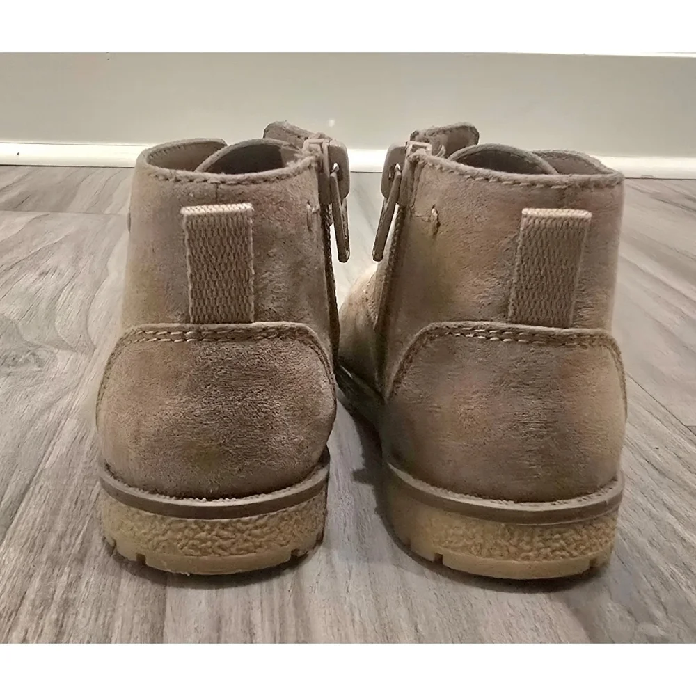 Cat & Jack Chukka Boots – Size 6 – Taupe